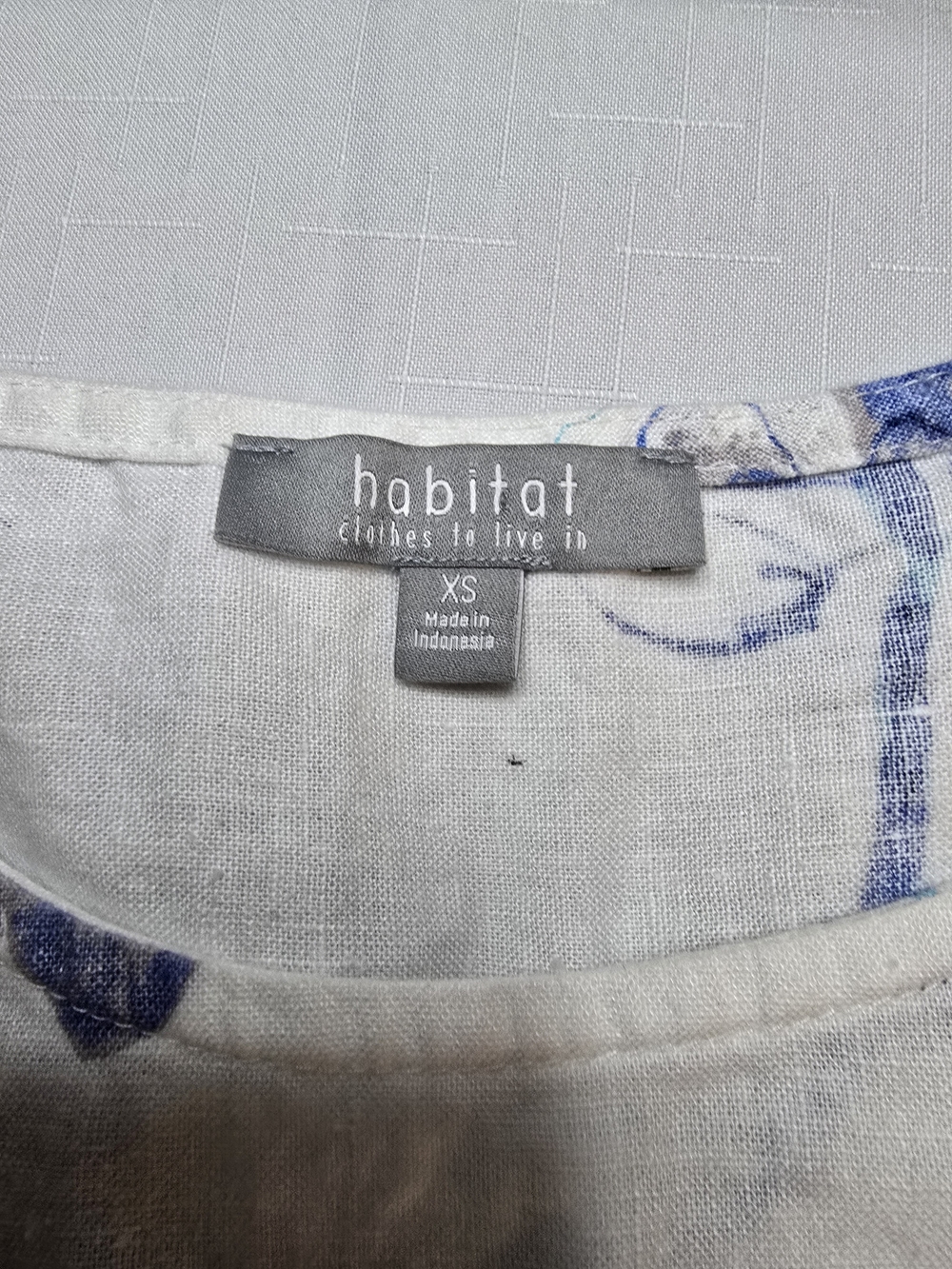 Sleeveless‎ White Floral Linen Blend Top - Blue Print Luxury Cottagecore - Picture 2 of 8